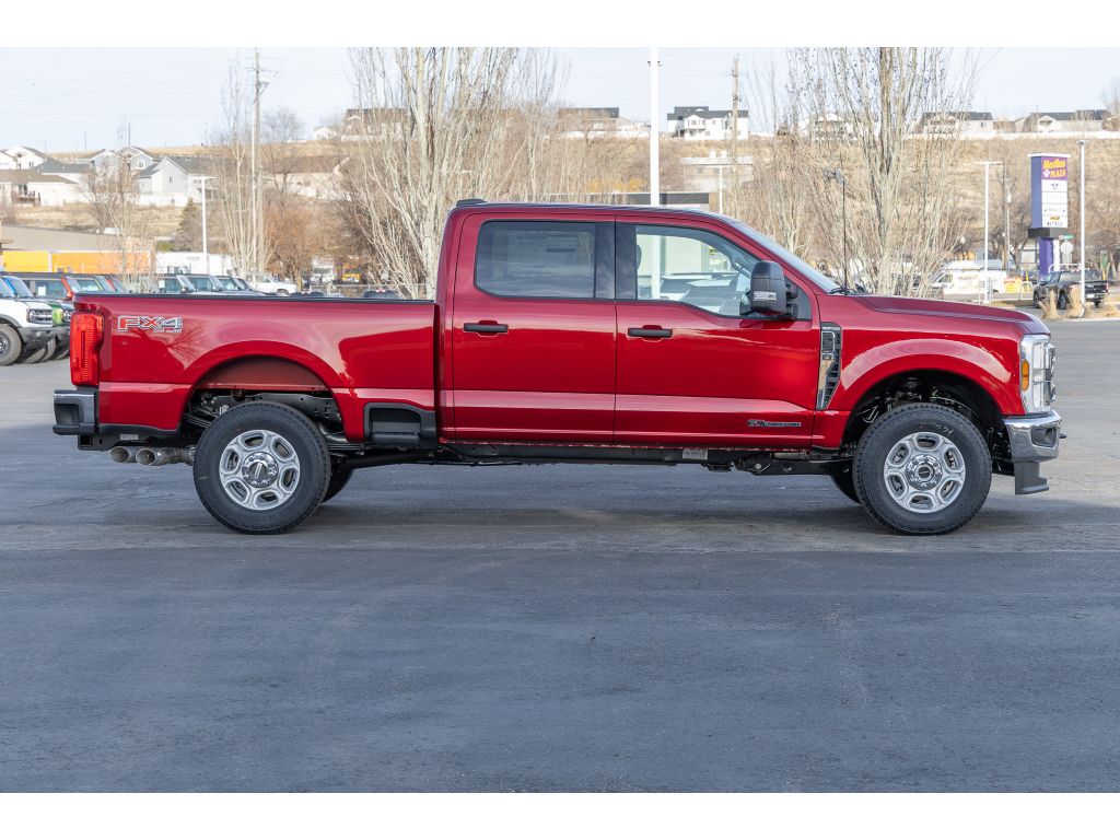 2025 Ford F-350 XLT photo 2