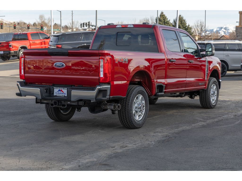 2025 Ford F-350 XLT photo 3