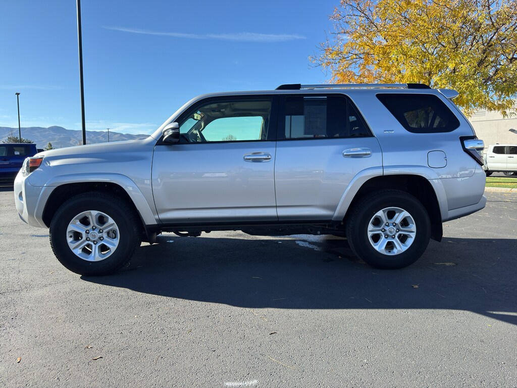 2024 Toyota 4Runner SR5 Premium photo 4