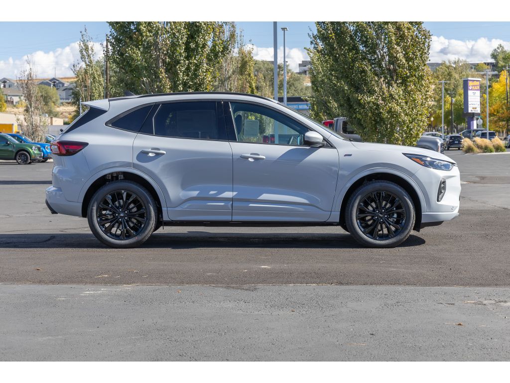 2026 Ford Escape Elite photo 2