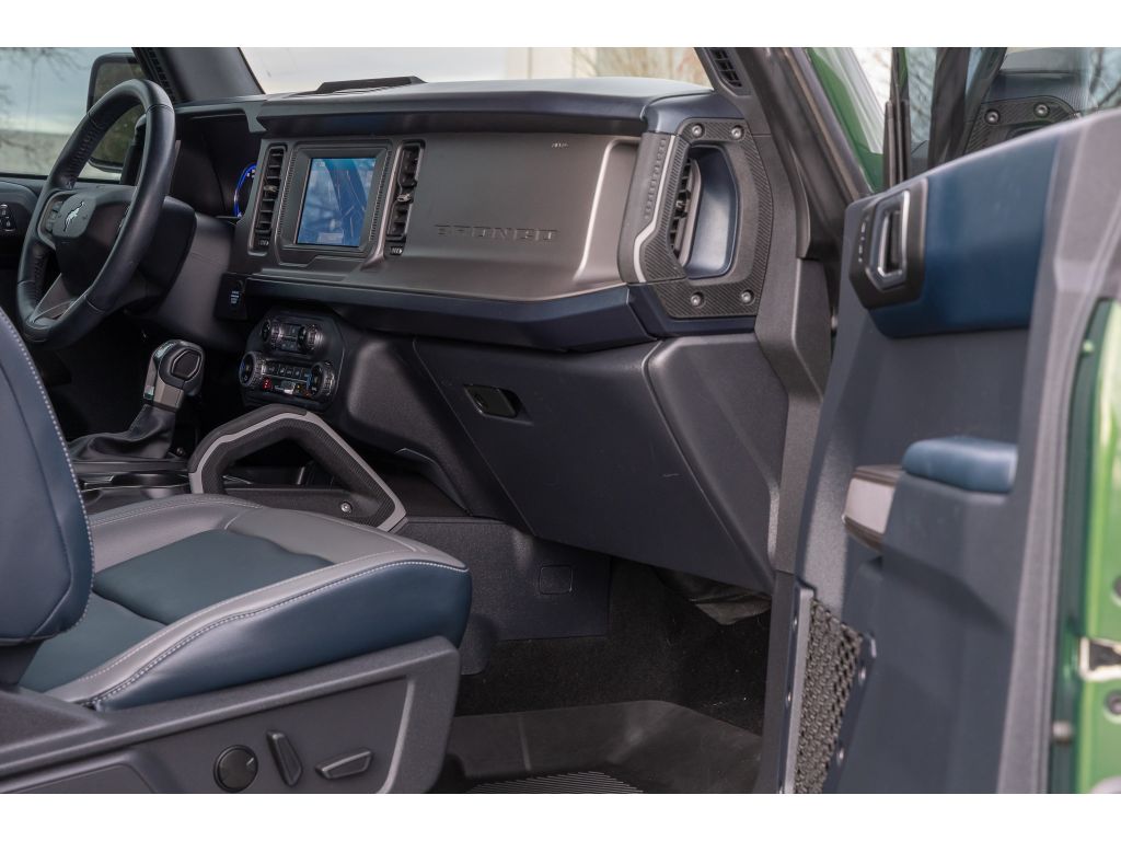 Image of 2023 Ford Bronco Outer Banks Wagon