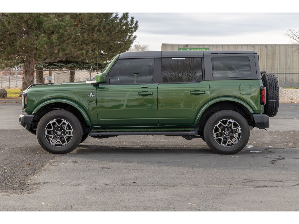 Image of 2023 Ford Bronco Outer Banks Wagon