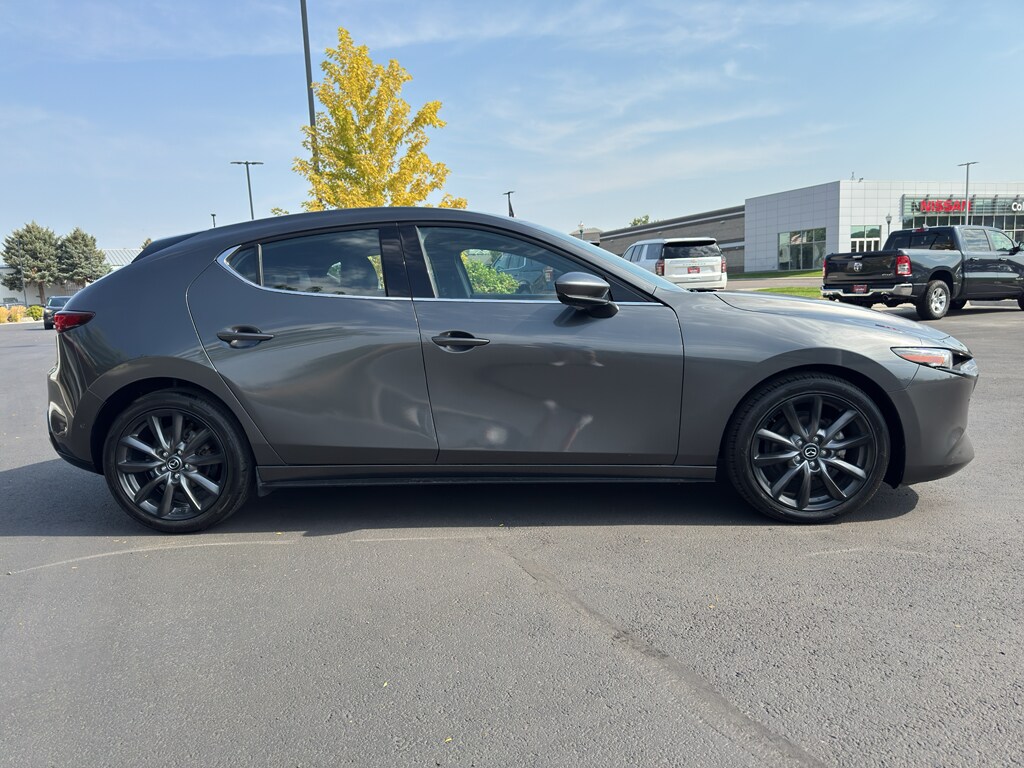 2021 Mazda Mazda3 Premium Hatchback photo 2