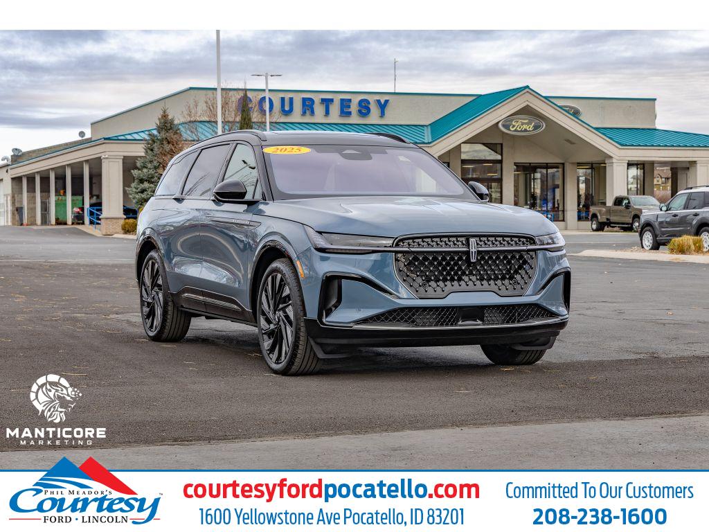 2025 Lincoln Nautilus Reserve's photo