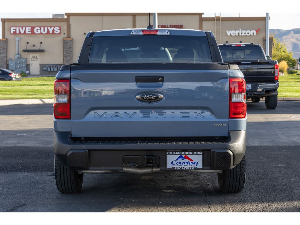 2024 Ford Maverick XLT photo 2