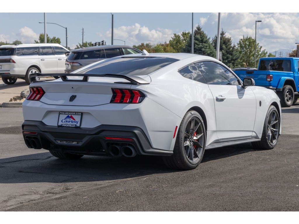 2025 Ford Mustang Dark Horse photo 2
