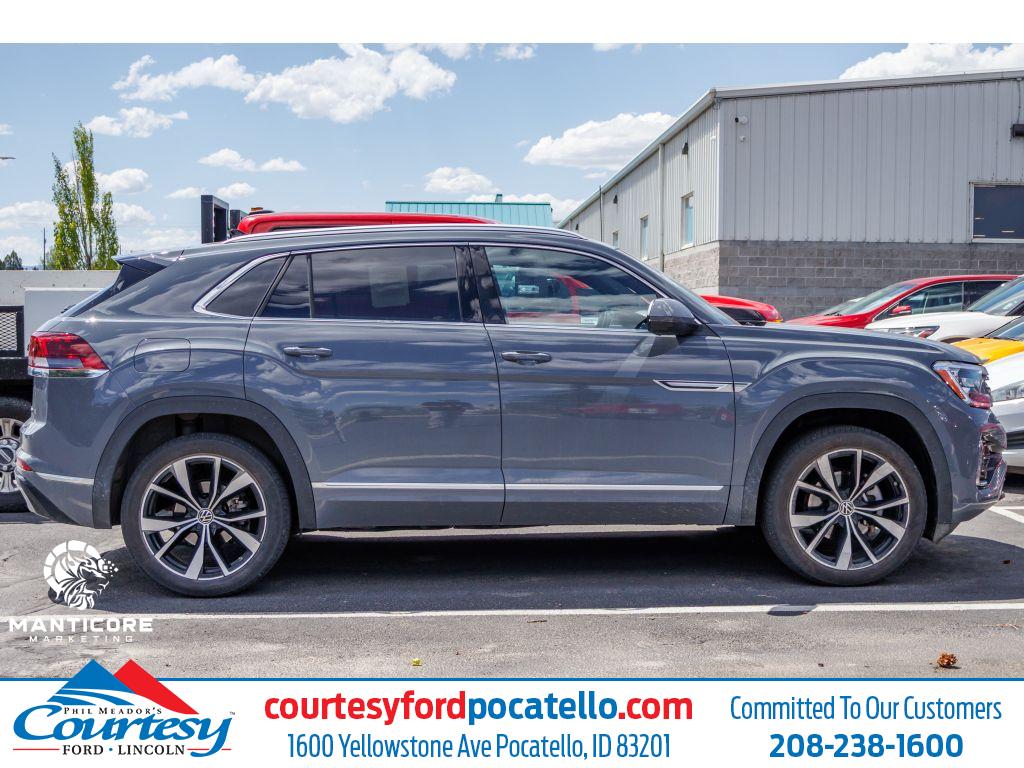 2024 Volkswagen Atlas Cross Sport 2.0T SEL Premium R-Line 4MOTION's photo