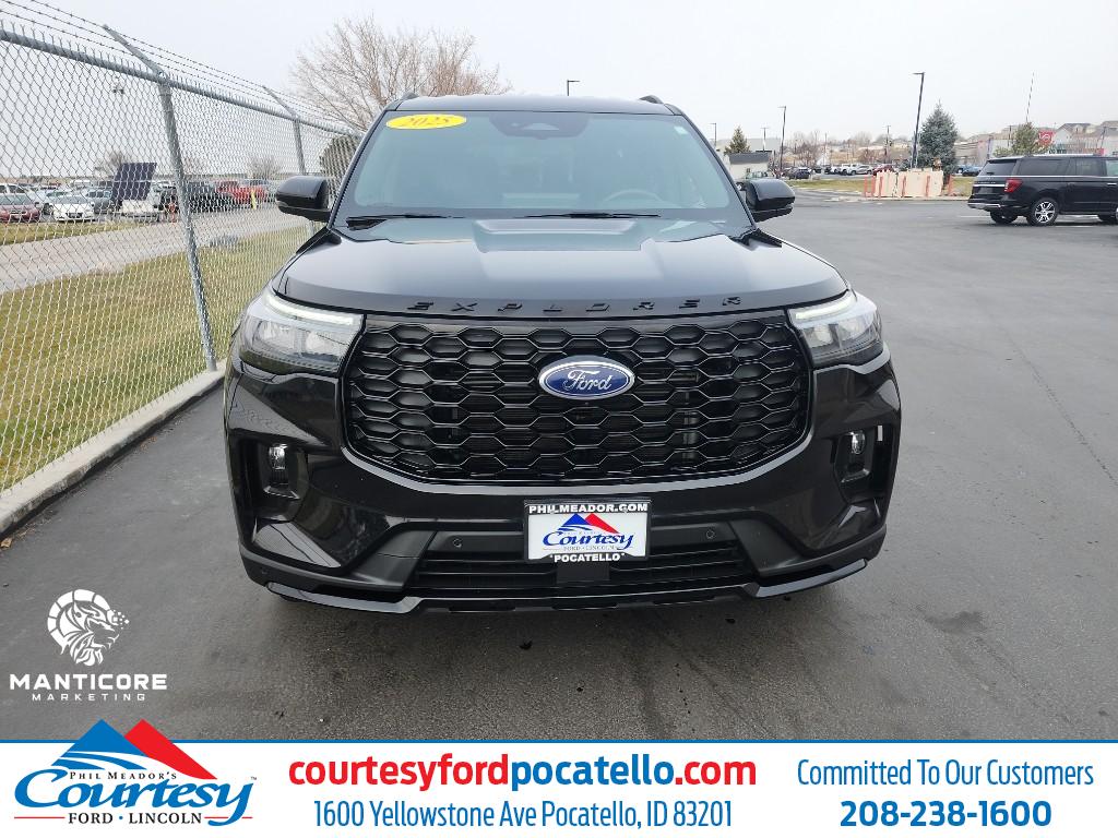 2025 Ford Explorer ST-LINE's photo