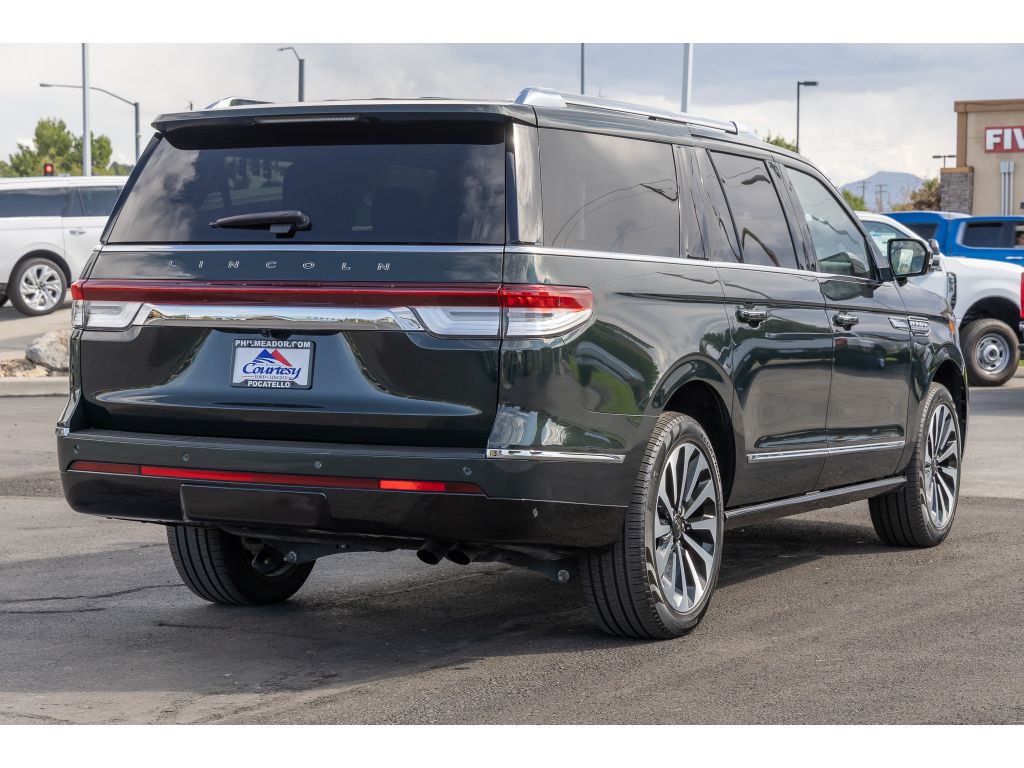2024 Lincoln Navigator Black Label photo 2