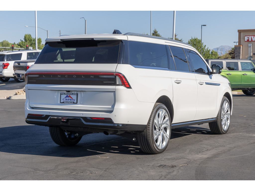 2025 Lincoln Navigator L Reserve photo 3