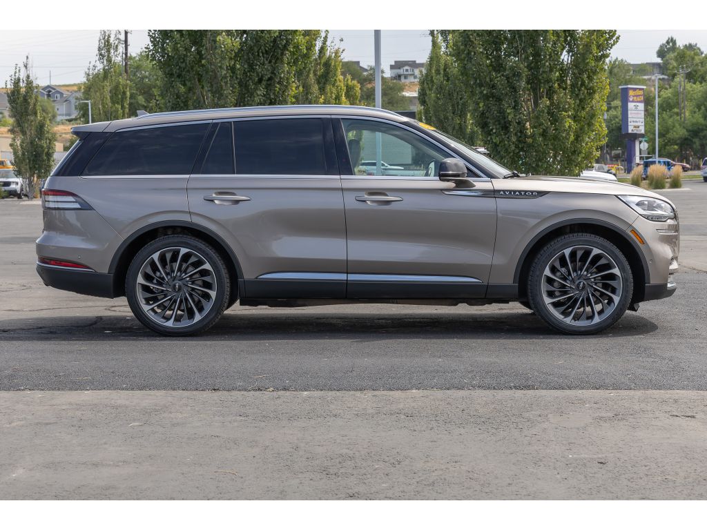 2020 Lincoln Aviator Reserve Luxury photo 2