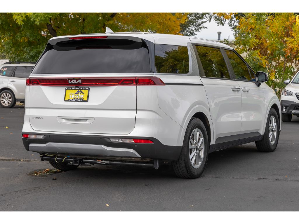 2023 Kia Carnival LX photo 3