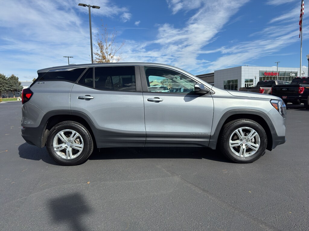 2024 Gmc Terrain SLE photo 2