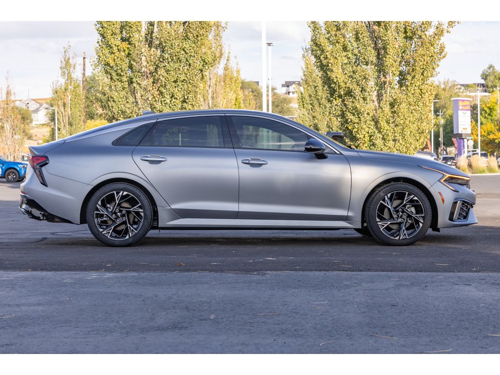 2025 Kia K5 GT-Line photo 2