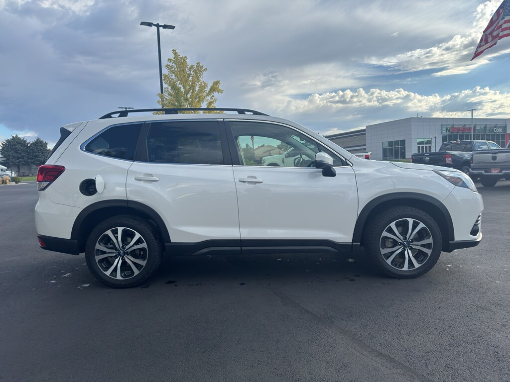 2022 Subaru Forester Limited photo 2