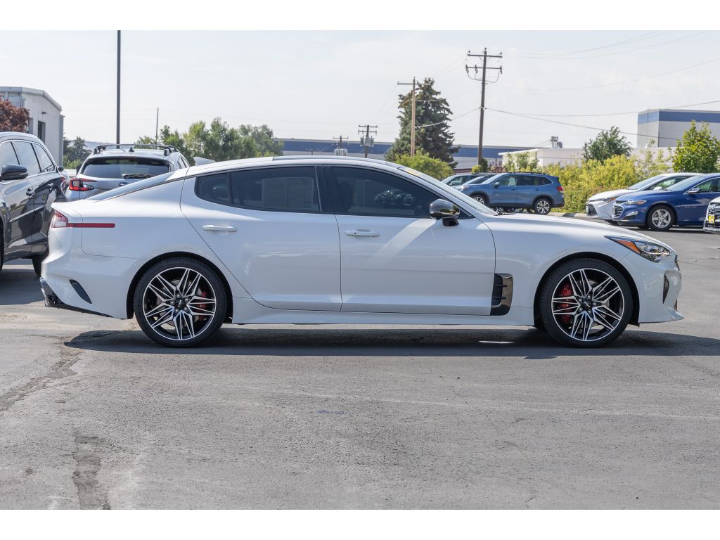 2022 Kia Stinger GT2 photo 2