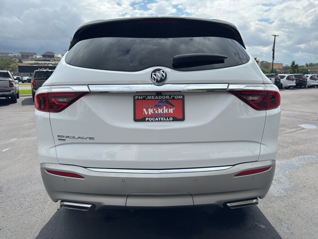 2022 Buick Enclave Essence photo 2