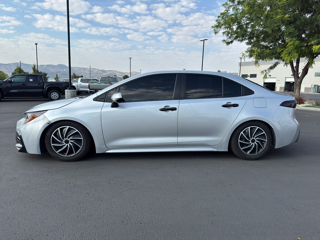 2022 Toyota Corolla LE photo 3