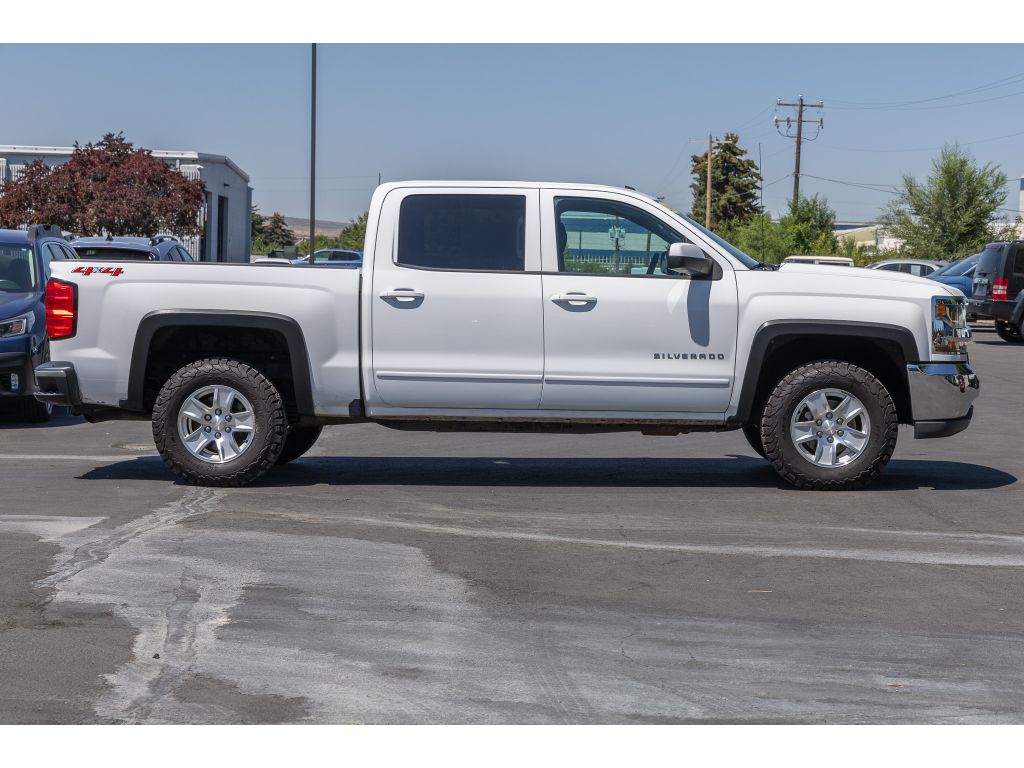 2018 Chevrolet Silverado LT photo 2