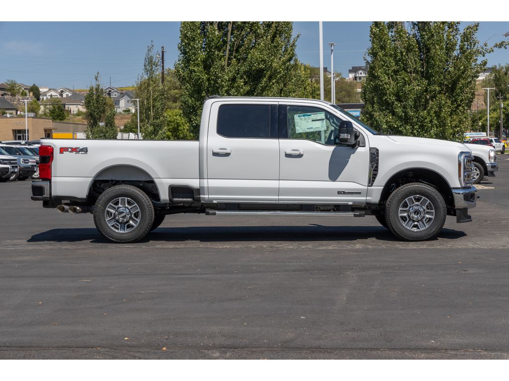 2025 Ford F-350 Lariat photo 2