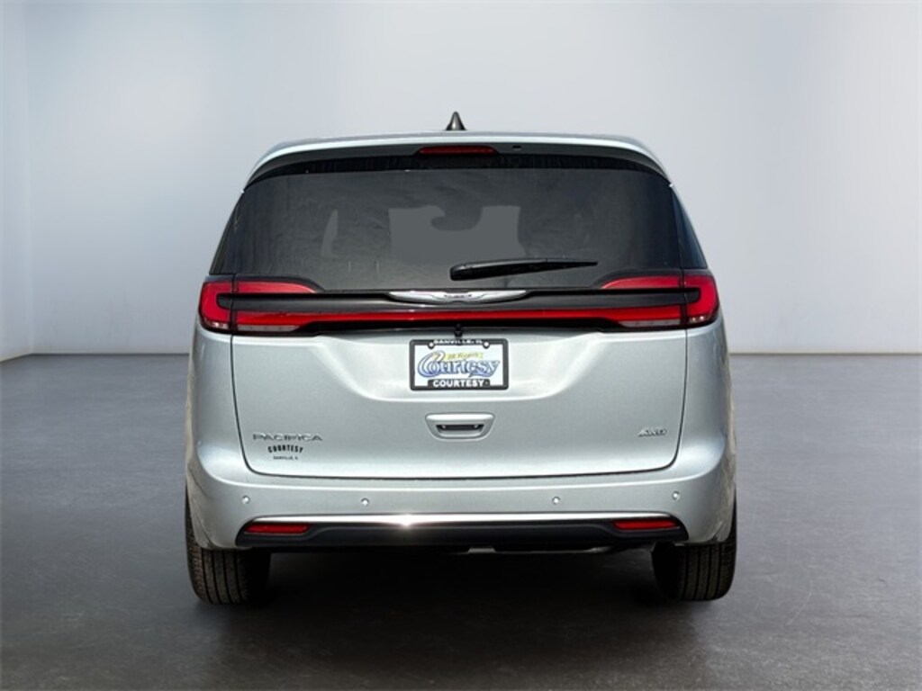 New 2026 Chrysler Pacifica SELECT AWD Passenger Van