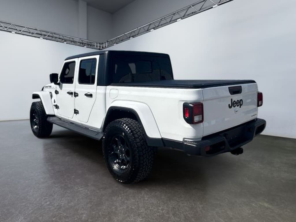 Used 2023 Jeep Gladiator Sport Truck Crew Cab