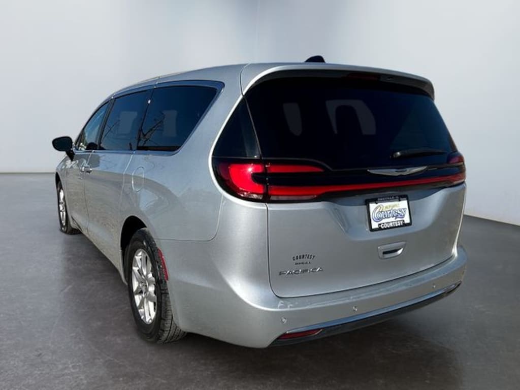 Used 2024 Chrysler Pacifica Touring L Van Passenger Van