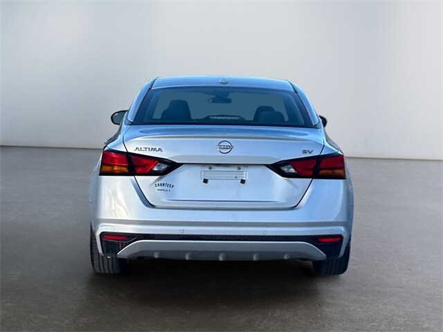 2023 Nissan Altima 2.5 SV photo 4