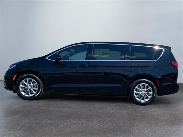 2026 Chrysler Pacifica photo 2