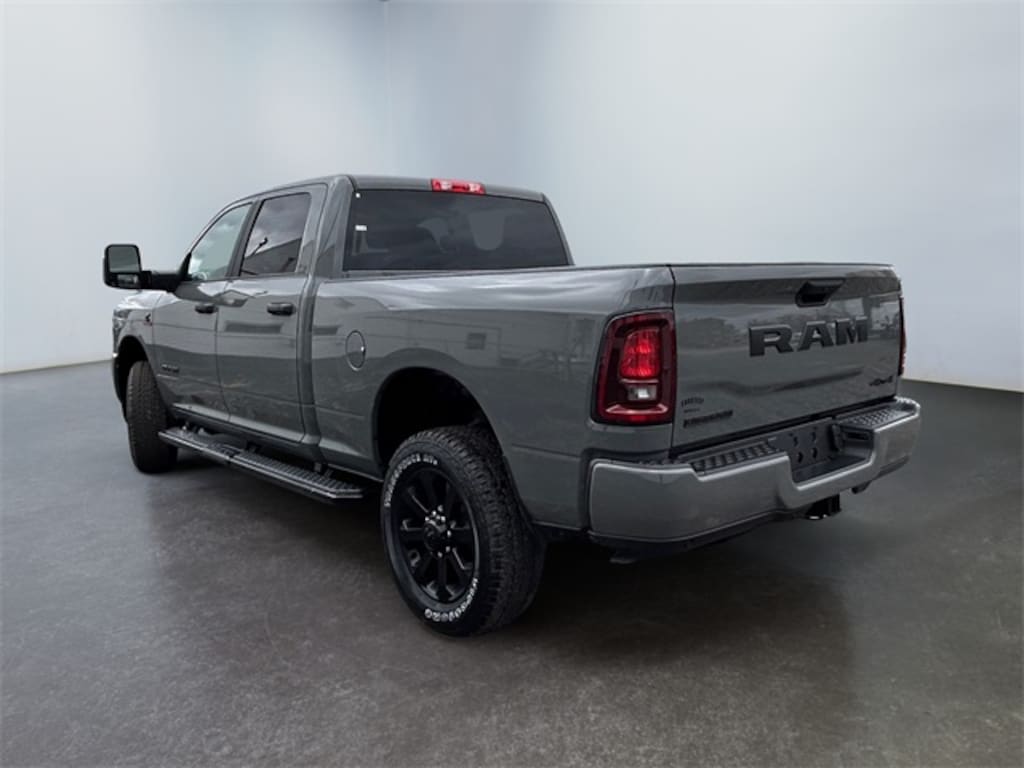 New 2026 Ram 2500 BIG HORN CREW CAB 4X4 6'4 BOX Pickup
