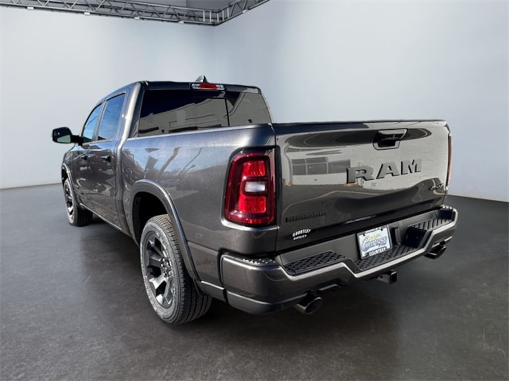 New 2026 Ram 1500 BIG HORN CREW CAB 4X4 5'7 BOX Pickup
