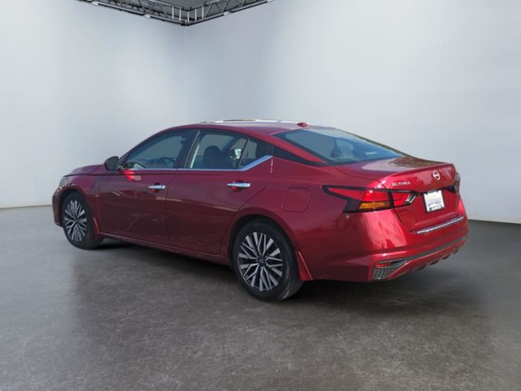 Used 2023 Nissan Altima 2.5 SV Sedan
