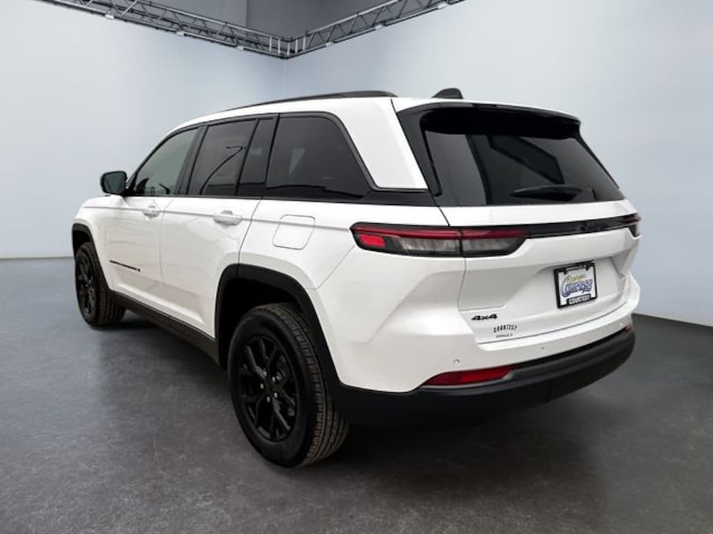 New 2026 Jeep Grand Cherokee LAREDO ALTITUDE 4X4 Sport Utility