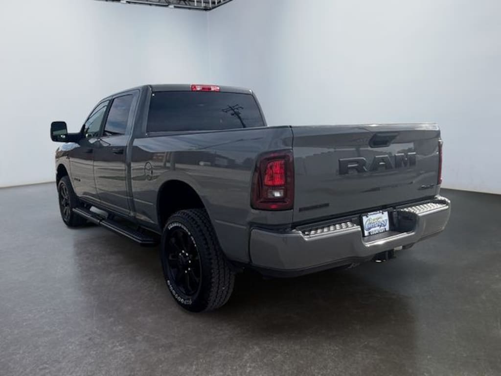 New 2026 Ram 2500 BIG HORN CREW CAB 4X4 6'4 BOX Pickup