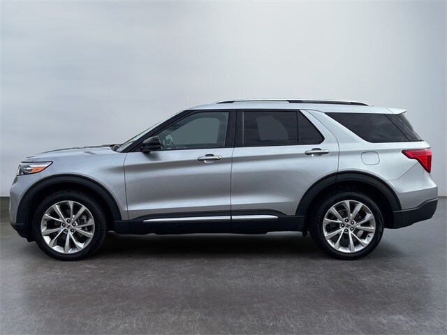 2022 Ford Explorer Platinum photo 2