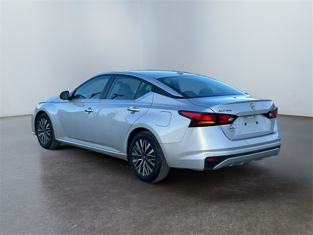 2023 Nissan Altima 2.5 SV photo 3