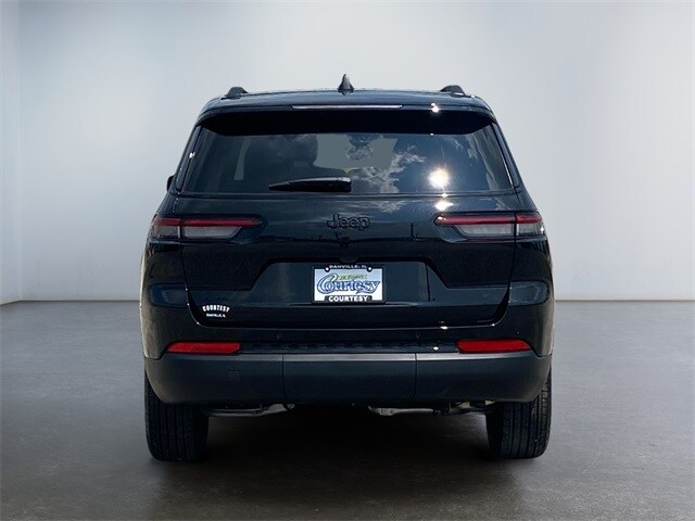 2025 Jeep Grand Cherokee Altitude photo 3