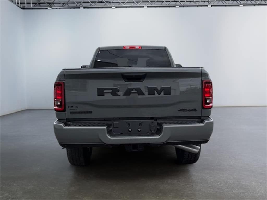 New 2026 Ram 2500 BIG HORN CREW CAB 4X4 6'4 BOX Pickup