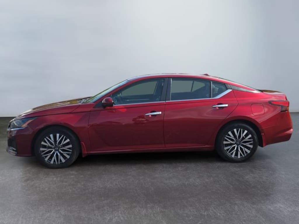 Used 2023 Nissan Altima 2.5 SV Sedan