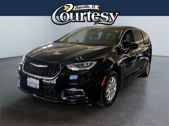 2026 Chrysler Pacifica Select's photo