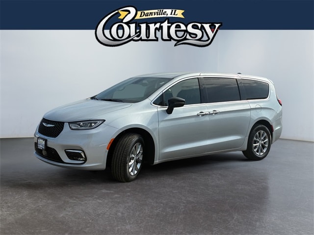 2026 Chrysler Pacifica Select's photo