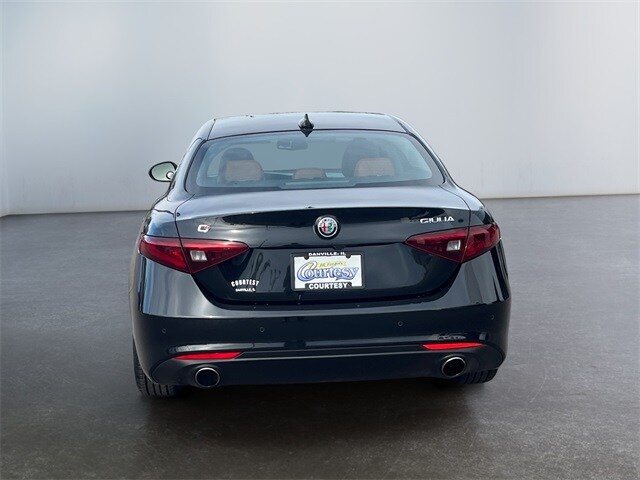 2021 Alfa Romeo Giulia Ti photo 4