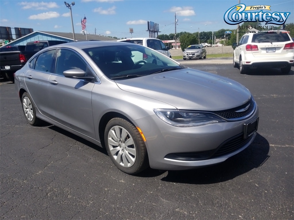 Chrysler 200: Transporting Passengers Chrysler 200: Transporting Passengers