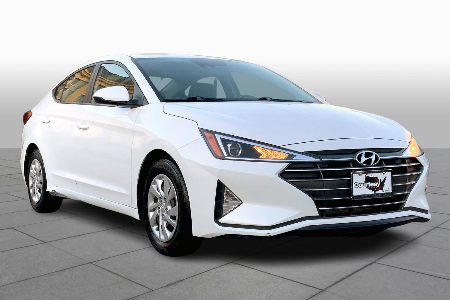 Used 2020 Hyundai Elantra SE with VIN 5NPD74LF8LH610661 for sale in Houston, TX