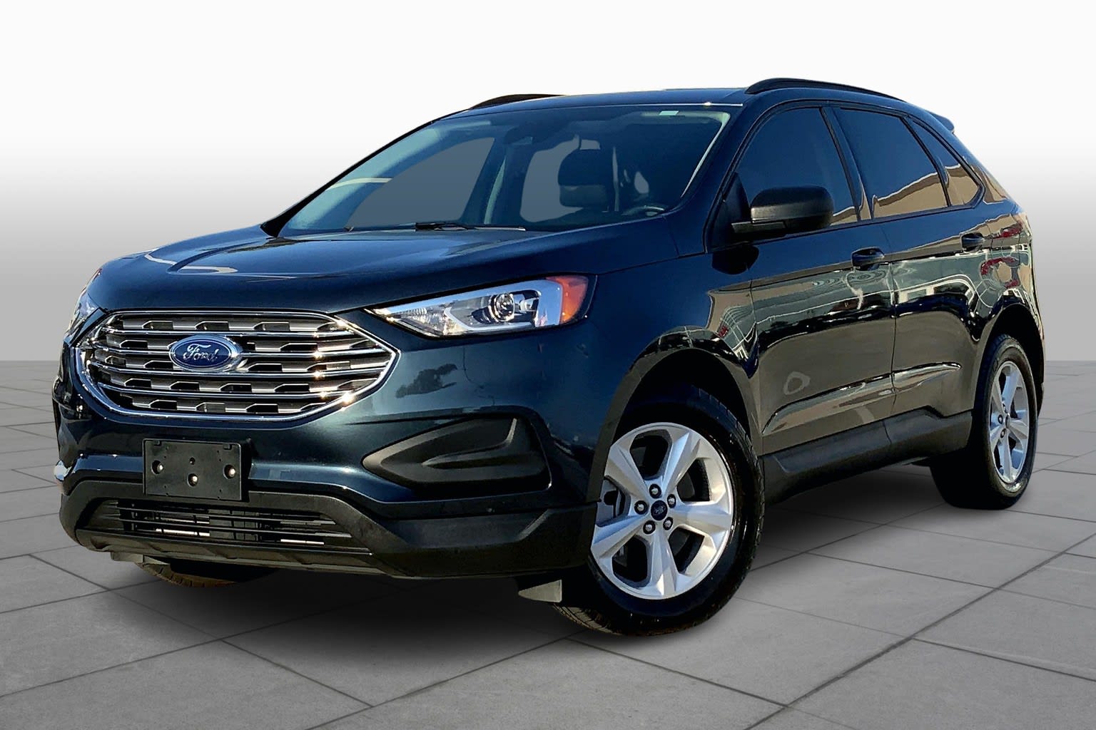 2022 Ford Edge SE's photo