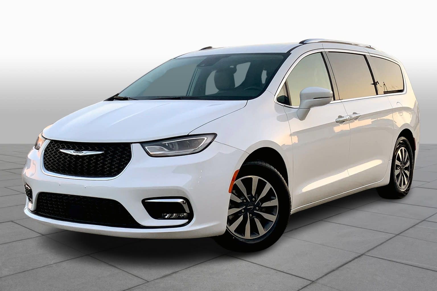 2021 Chrysler Pacifica Touring L's photo