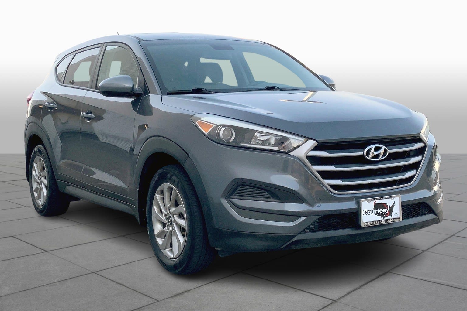 Used 2018 Hyundai Tucson SE with VIN KM8J23A43JU756638 for sale in Houston, TX