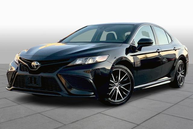 2021 Toyota Camry SE's photo