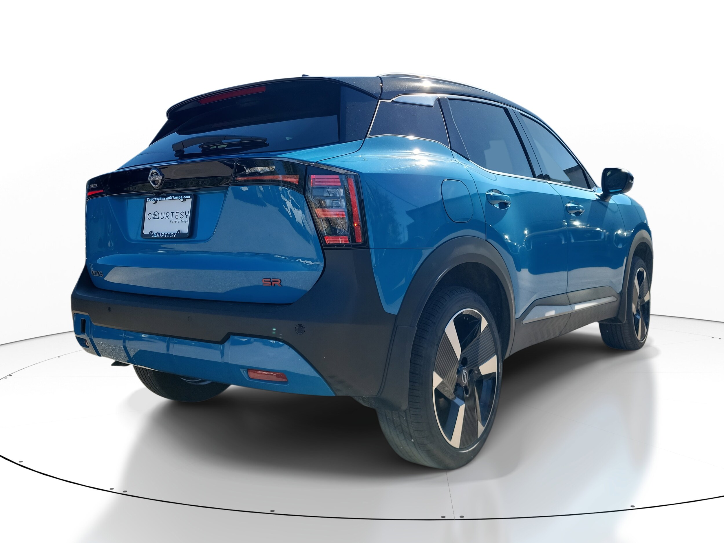 2026 Nissan Kicks SR photo 3