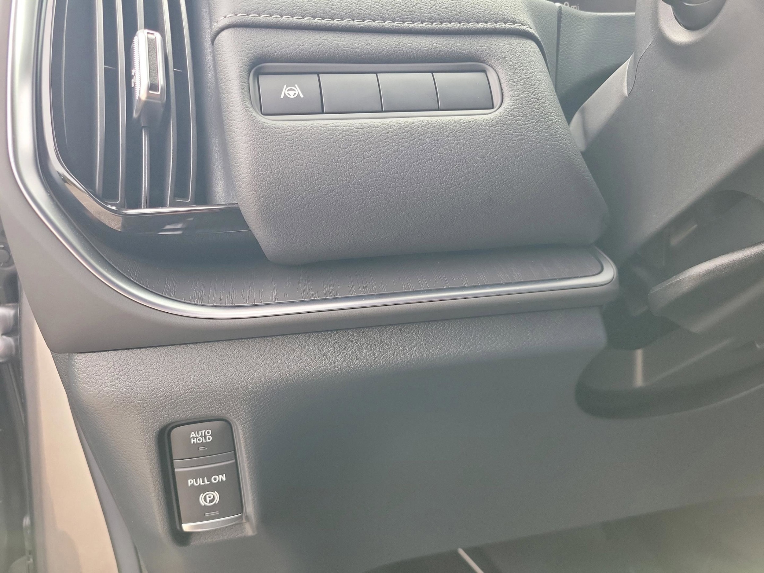 2026 Nissan Armada SV - Photo 18